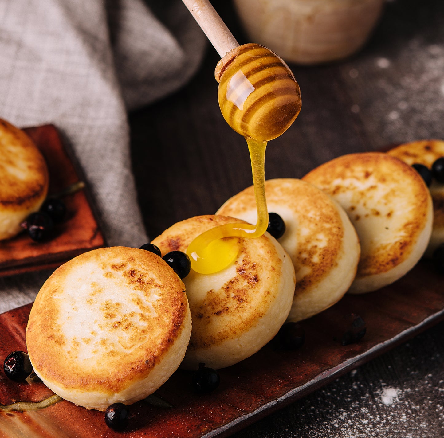 SISI LOLA HONEY WITH  HONEYCOMB